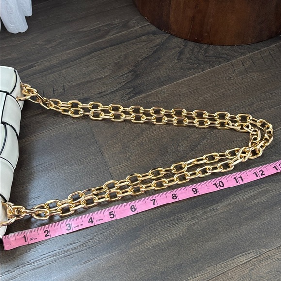 Eleganza Vegan Leather Flap snap top,double gold chain,black weave pattern - Picture 10 of 11